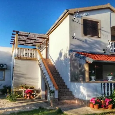 Apartment Ljilja *